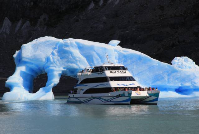 Glaciar Upsala + Estancia Cristina + 4x4 Mirador Upsala (ida y vuelta) + Museo
